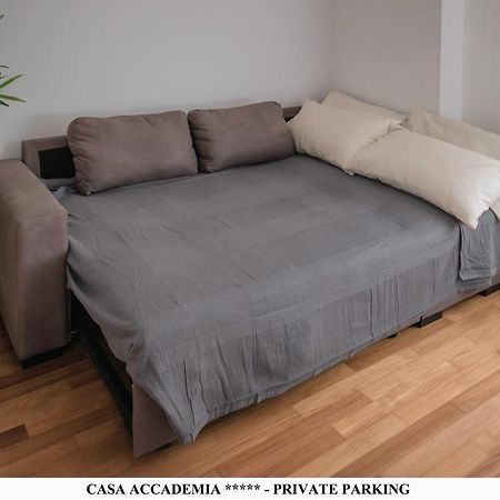Апартаменти Elegante Casa Accademia ***** - Private Parking Ліворно Екстер'єр фото