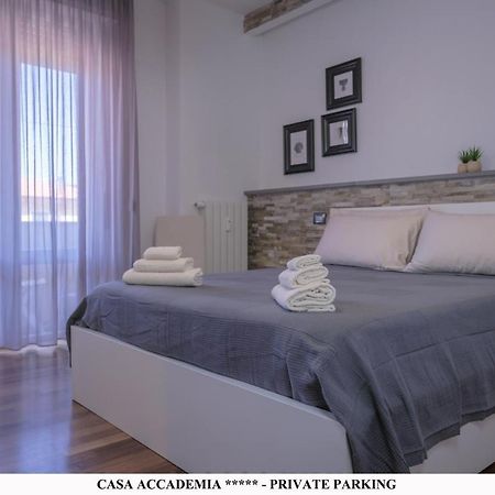 Апартаменти Elegante Casa Accademia ***** - Private Parking Ліворно Екстер'єр фото