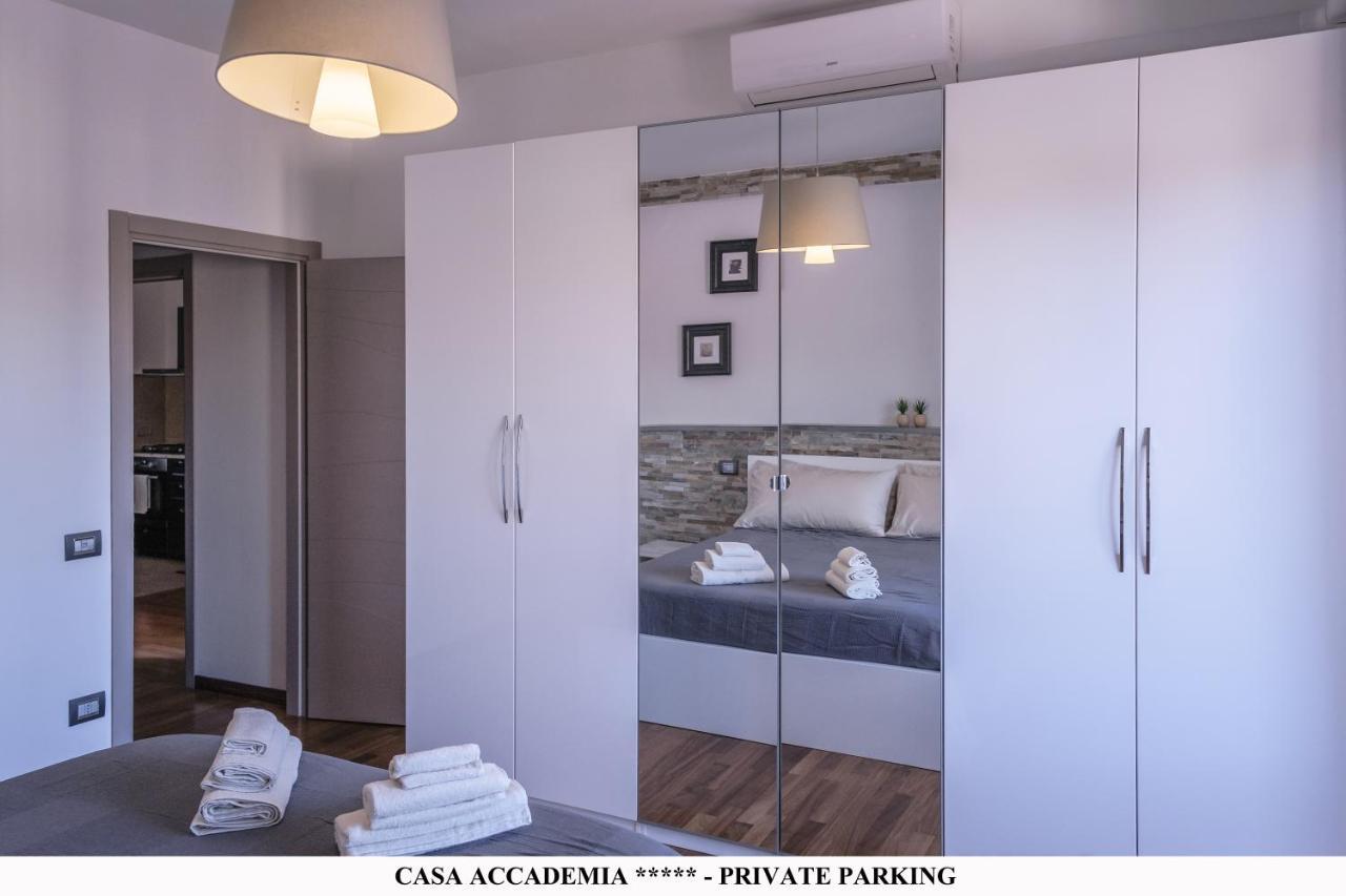 Апартаменти Elegante Casa Accademia ***** - Private Parking Ліворно Екстер'єр фото