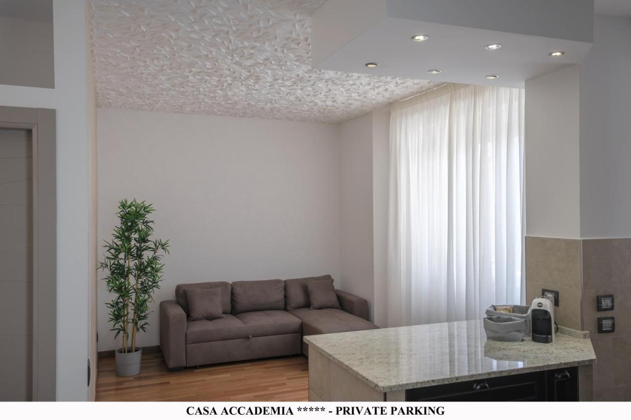Апартаменти Elegante Casa Accademia ***** - Private Parking Ліворно Екстер'єр фото