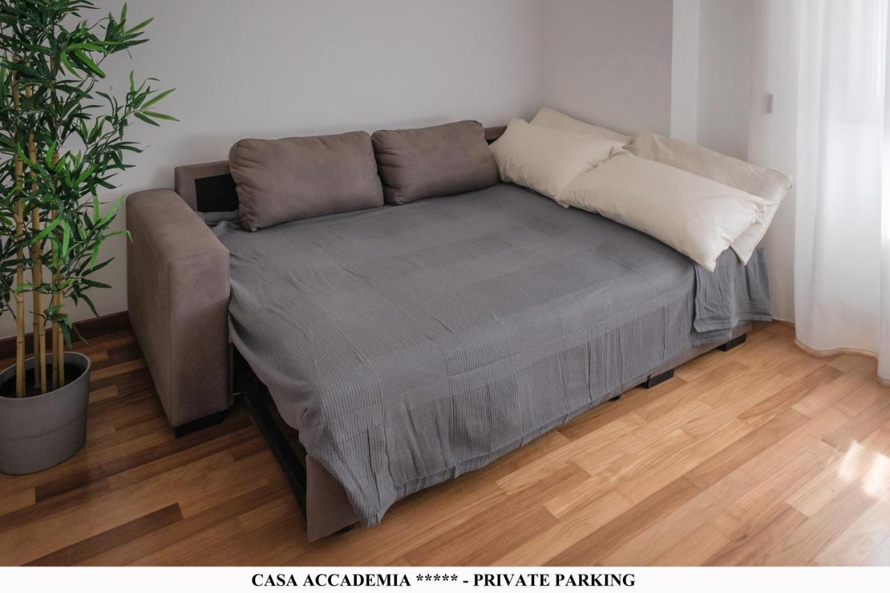 Апартаменти Elegante Casa Accademia ***** - Private Parking Ліворно Екстер'єр фото