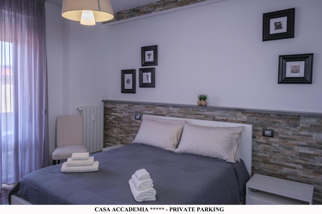 Апартаменти Elegante Casa Accademia ***** - Private Parking Ліворно Екстер'єр фото