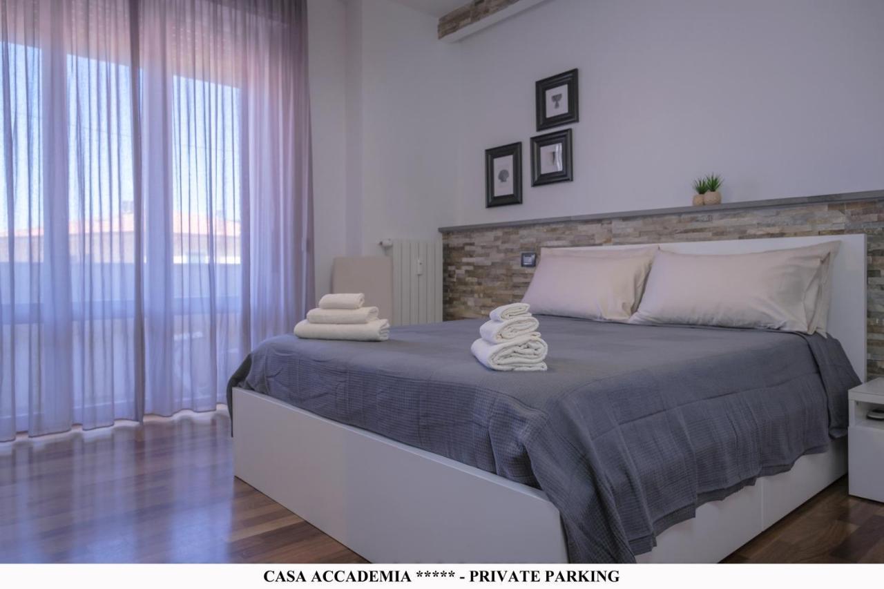 Апартаменти Elegante Casa Accademia ***** - Private Parking Ліворно Екстер'єр фото