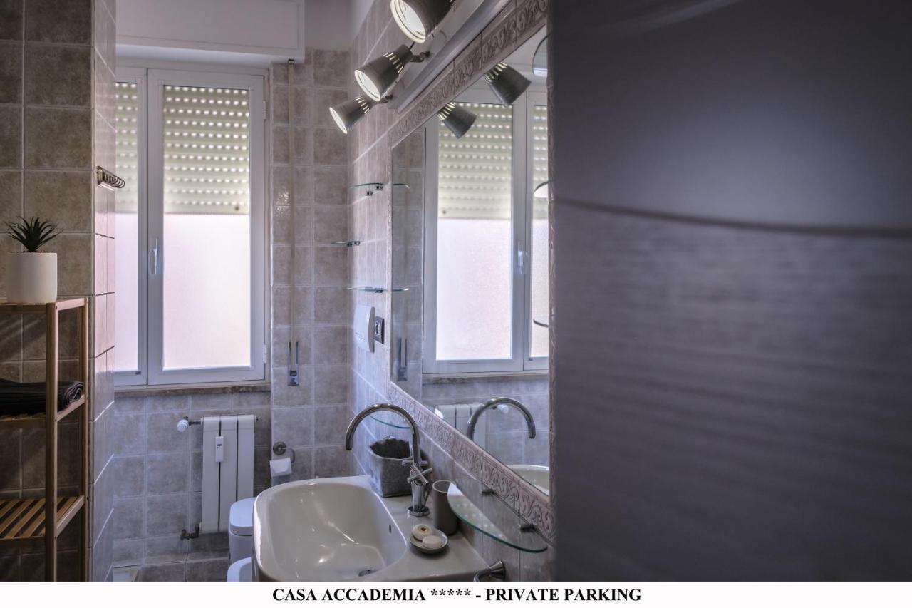 Апартаменти Elegante Casa Accademia ***** - Private Parking Ліворно Екстер'єр фото